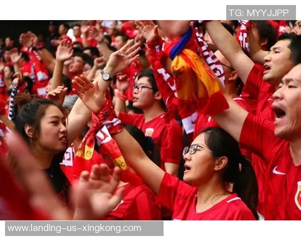 足球尤物的魅力与风采探讨以及对球迷文化的影响分析 足球尤物的魅力与风采探讨以及对球迷文化的影响分析